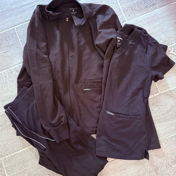 Jaanuu black scrub set - Picture 1 of 2
